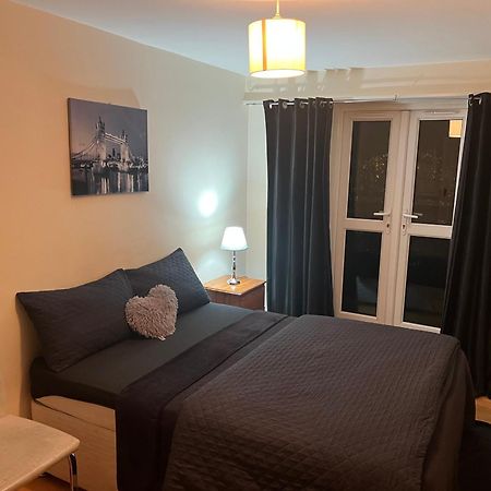Wilmot Close Лондон Екстериор снимка