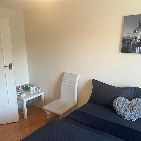 Wilmot Close Лондон Екстериор снимка