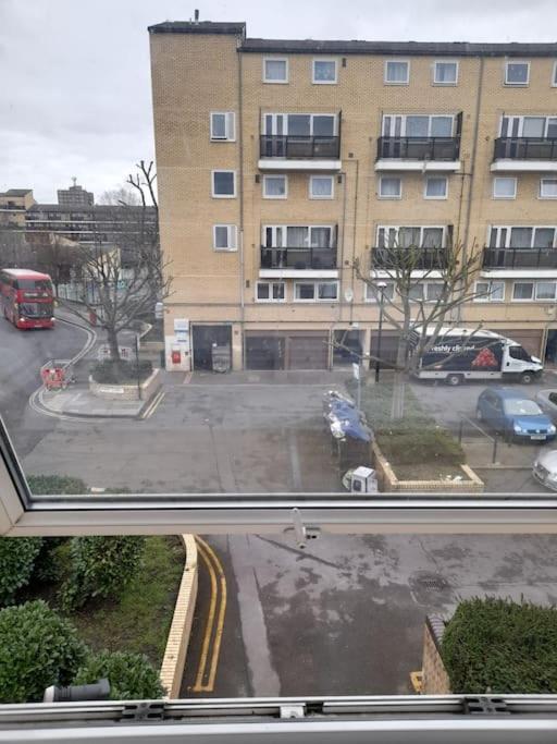 Wilmot Close Лондон Екстериор снимка
