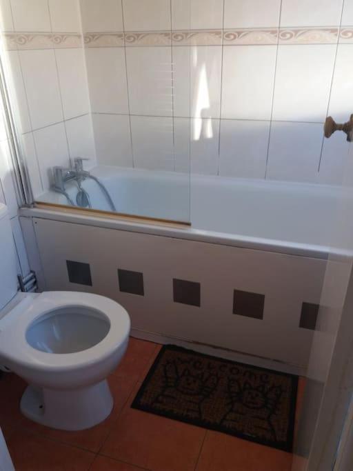 Wilmot Close Лондон Екстериор снимка